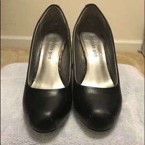 Black leather pumps